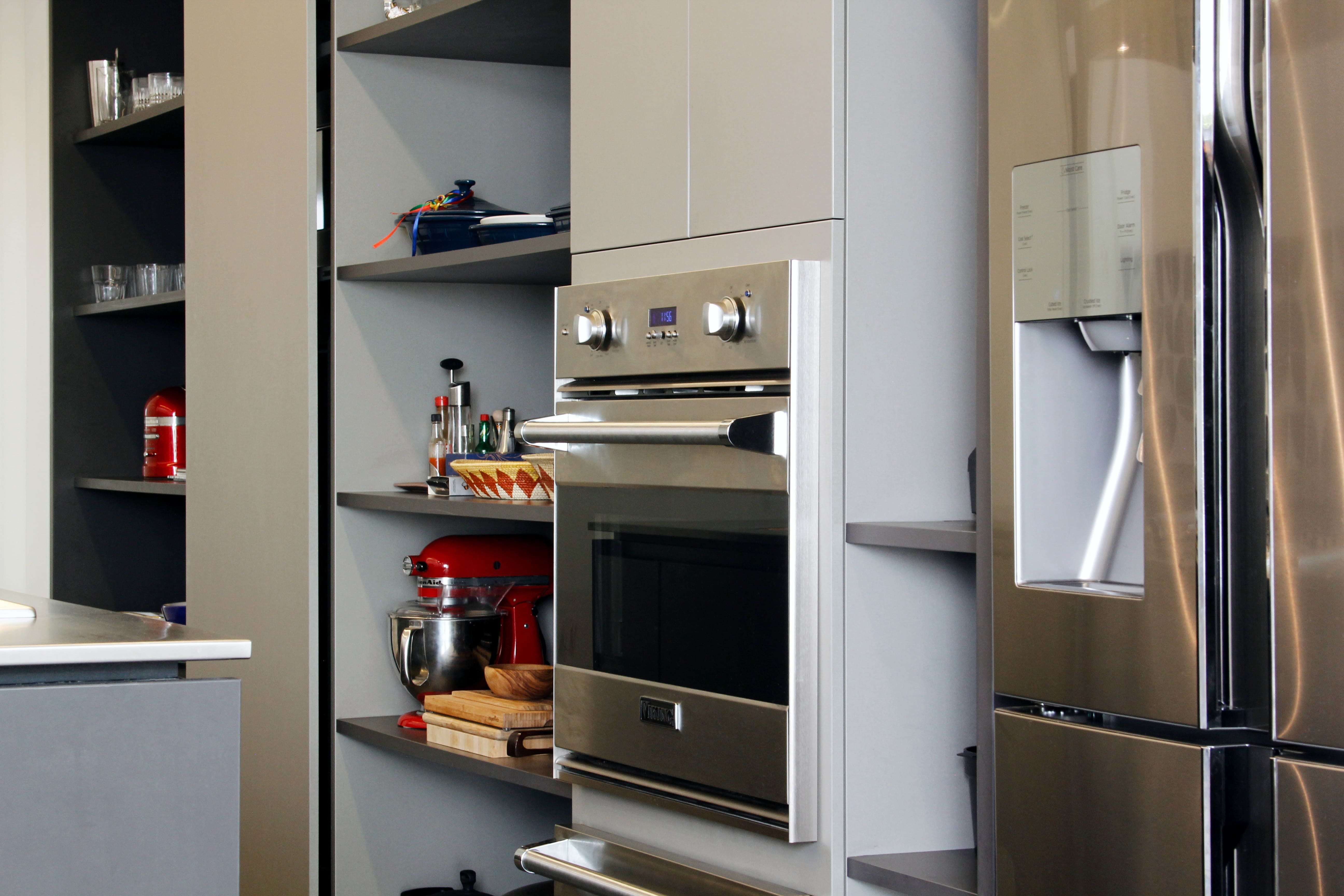 reforma cozinha ilha lourenço de almeida iluminação indireta sob bancada marcenaria armários kitchens bancada inox mekal piso porcelanato 60 x 120 caixilho preto azulejo lurca