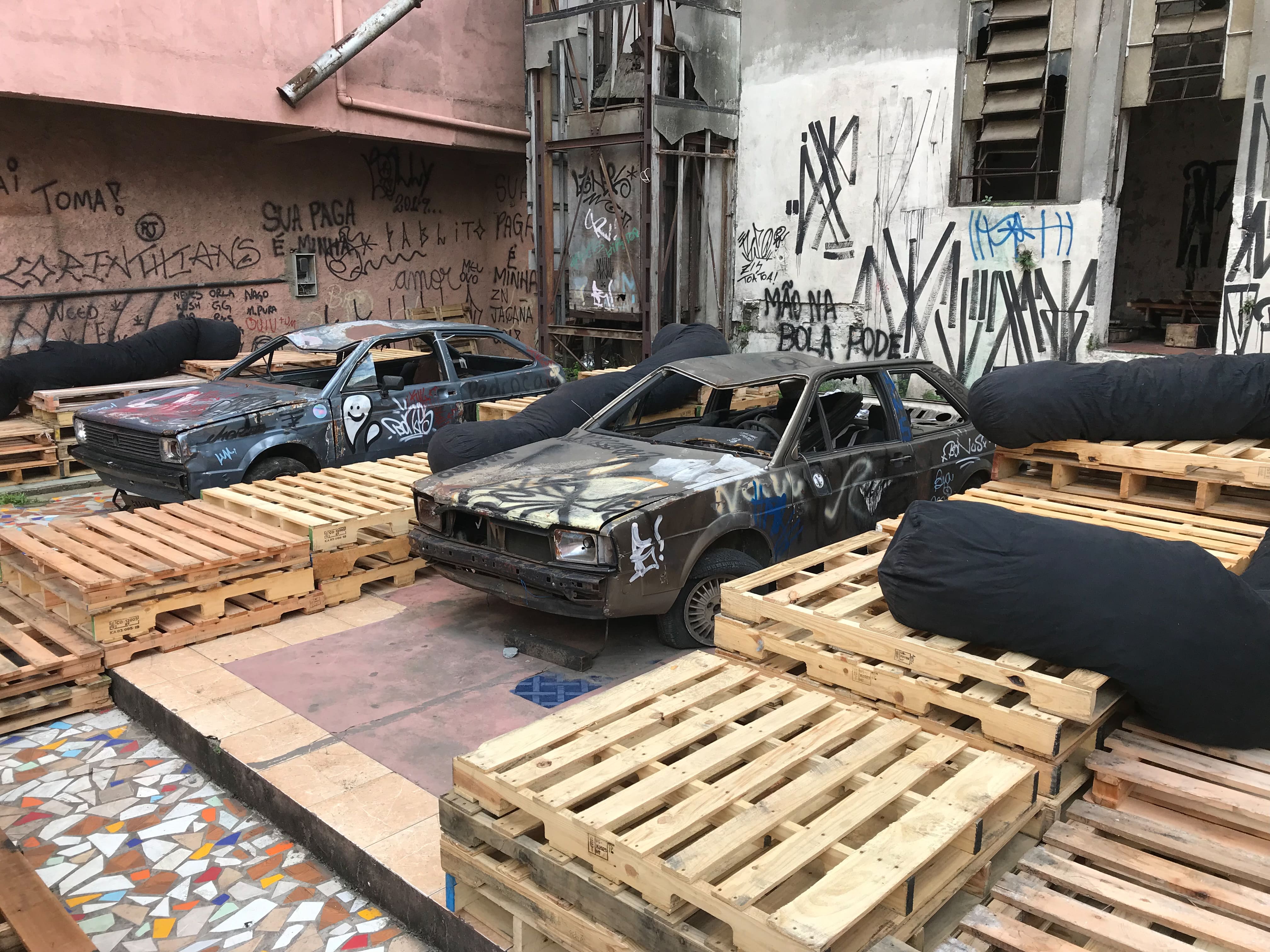 mamba negra 666 annnusss paletes pallets paralelepipedo fabriketa bras vila de galpões vilinha virilinha lounge pista palco mobiliário produção eventos techno festas festa