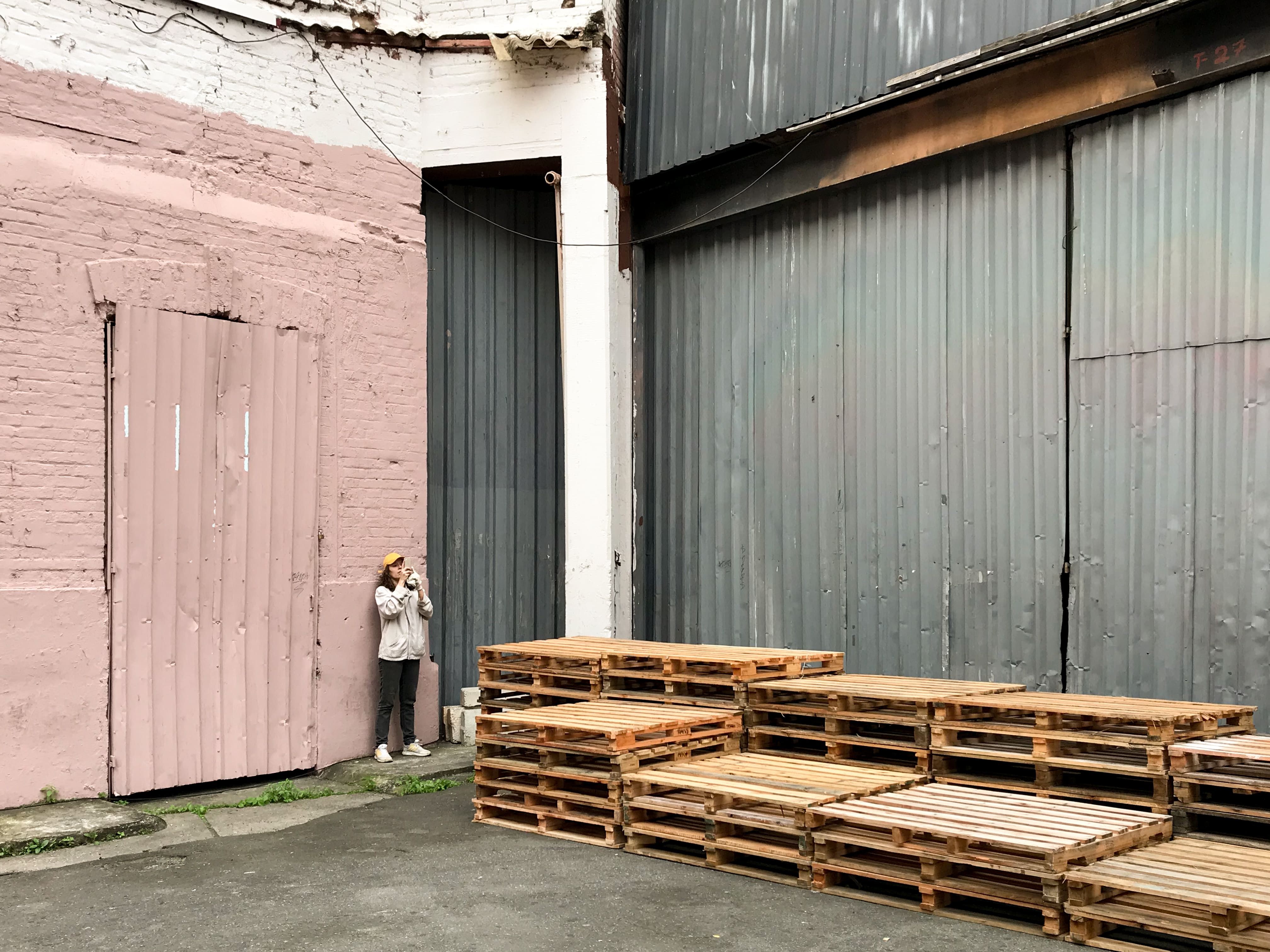 mamba negra 666 annnusss paletes pallets paralelepipedo fabriketa bras vila de galpões vilinha virilinha lounge pista palco mobiliário produção eventos techno festas festa