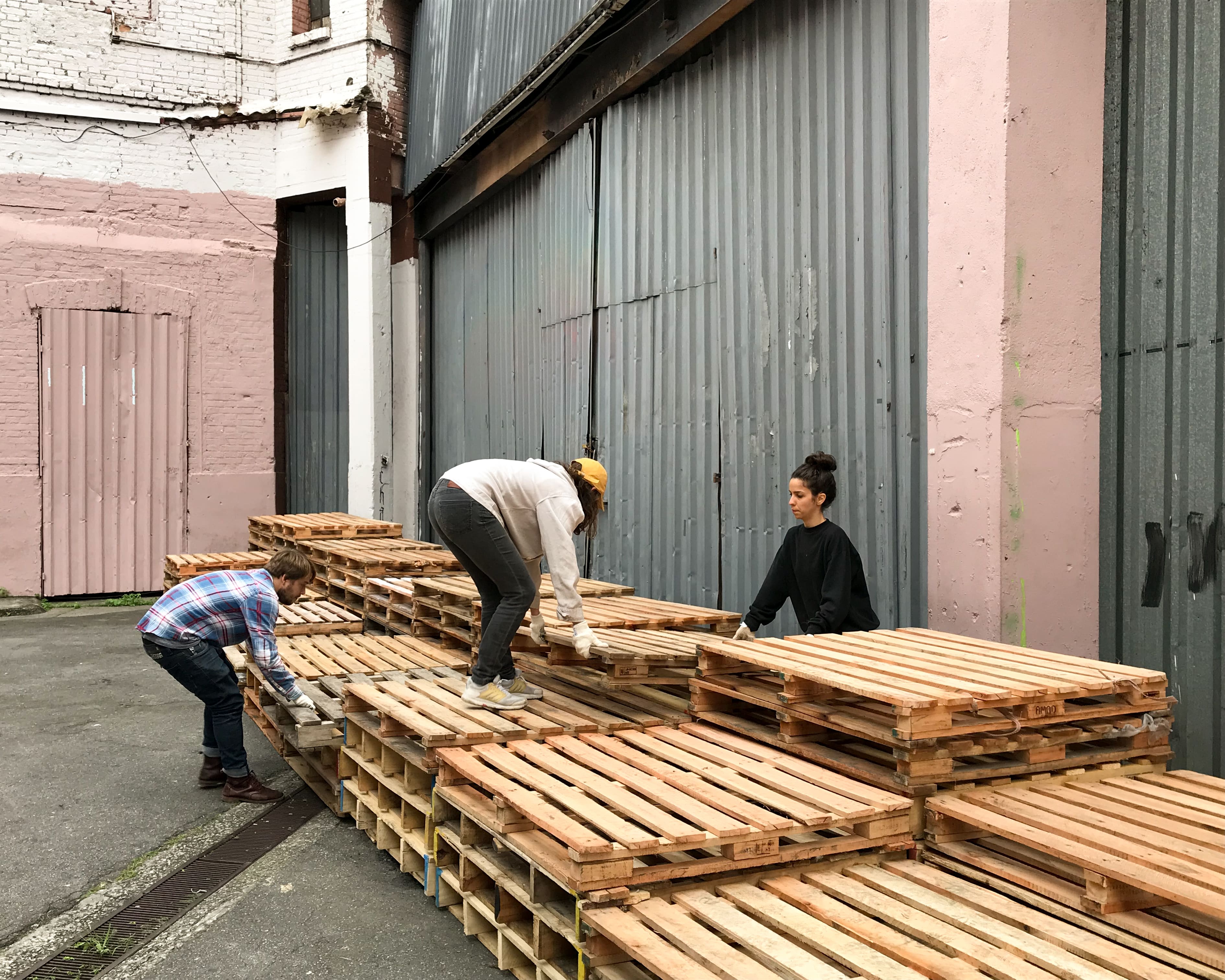 mamba negra 666 annnusss paletes pallets paralelepipedo fabriketa bras vila de galpões vilinha virilinha lounge pista palco mobiliário produção eventos techno festas festa