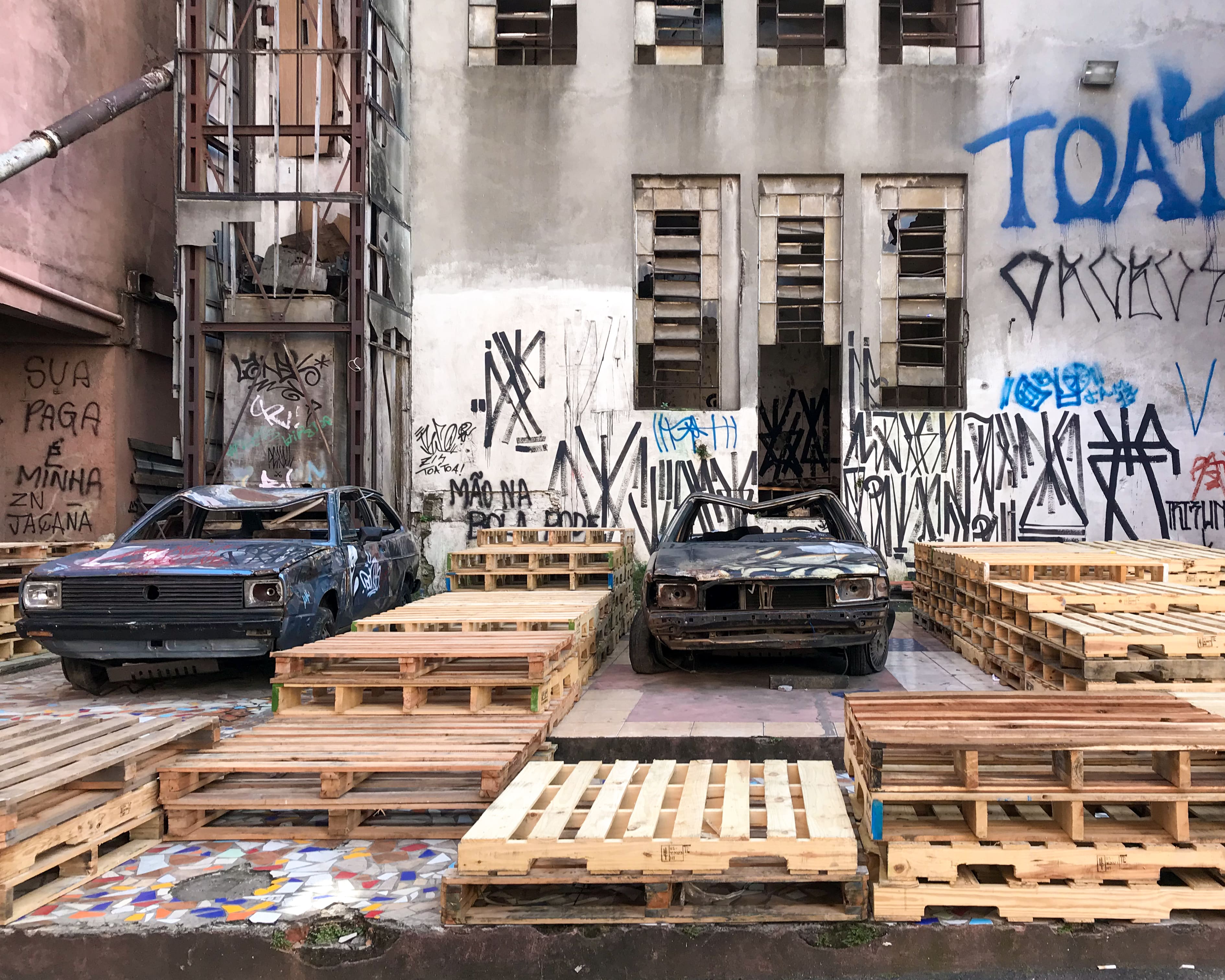 mamba negra 666 annnusss paletes pallets paralelepipedo fabriketa bras vila de galpões vilinha virilinha lounge pista palco mobiliário produção eventos techno festas festa