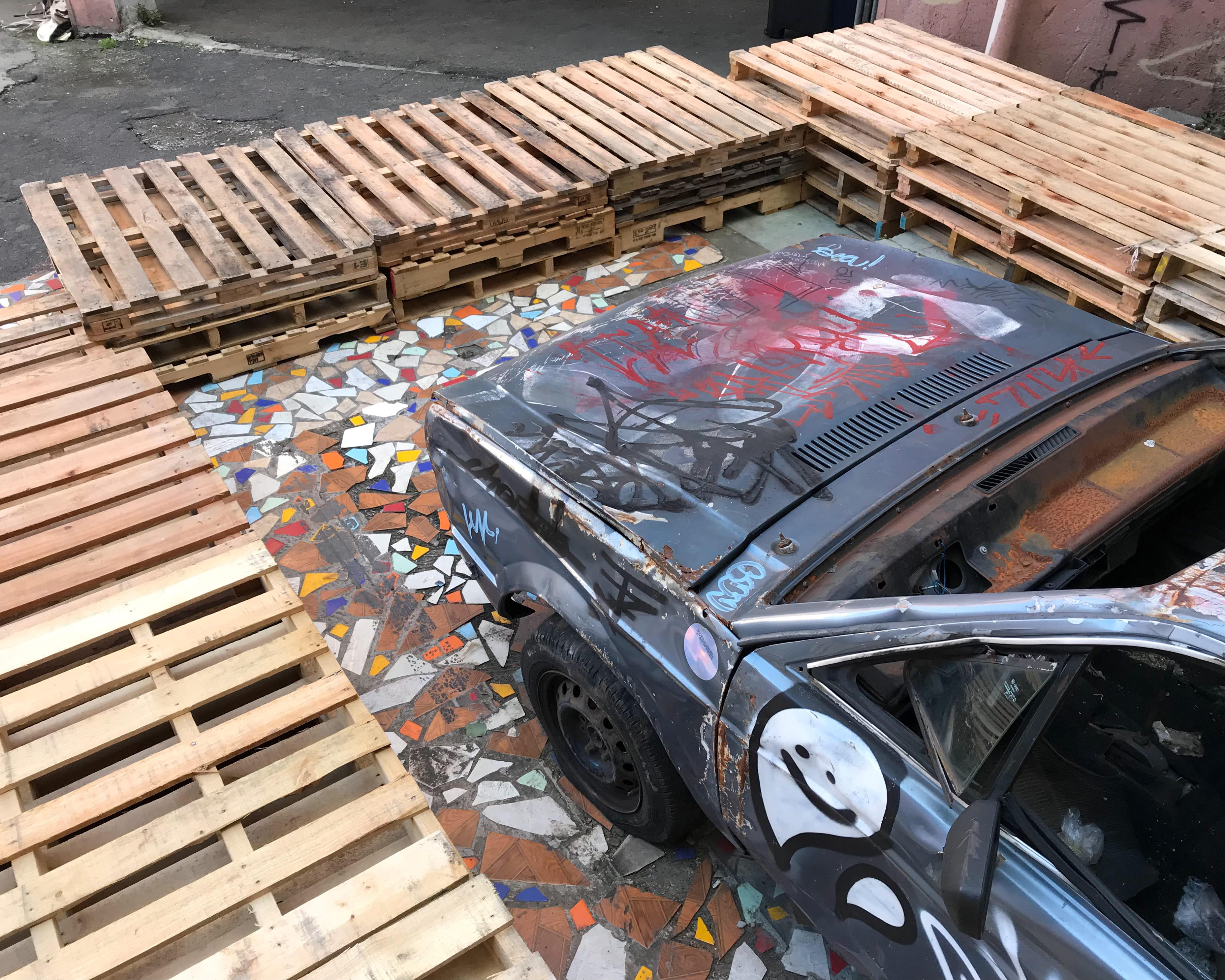 mamba negra 666 annnusss paletes pallets paralelepipedo fabriketa bras vila de galpões vilinha virilinha lounge pista palco mobiliário produção eventos techno festas festa